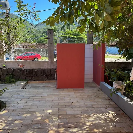 Apartamento com acesso a pé a Santa Rita - Enseada - Ubatuba-2